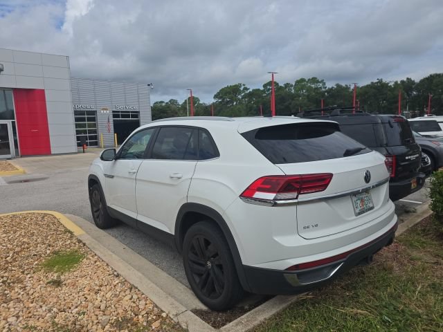 Used 2023 Volkswagen Atlas Cross Sport SE w/ Panoramic Sunroof Package FWD image 3