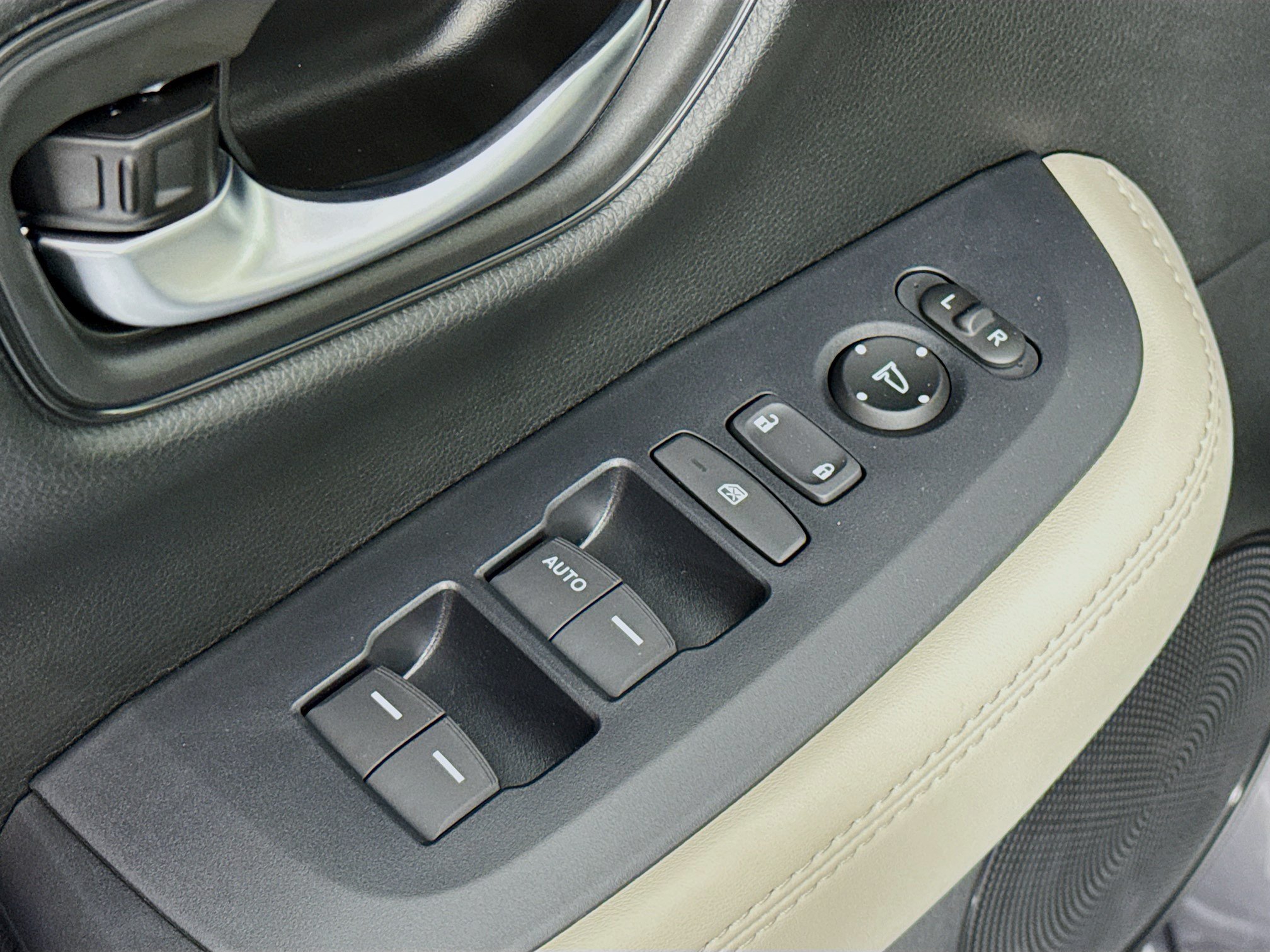 New 2027 Honda HR-V LX image 17