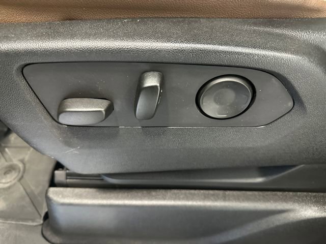 Used 2023 Chevrolet Suburban High Country image 32