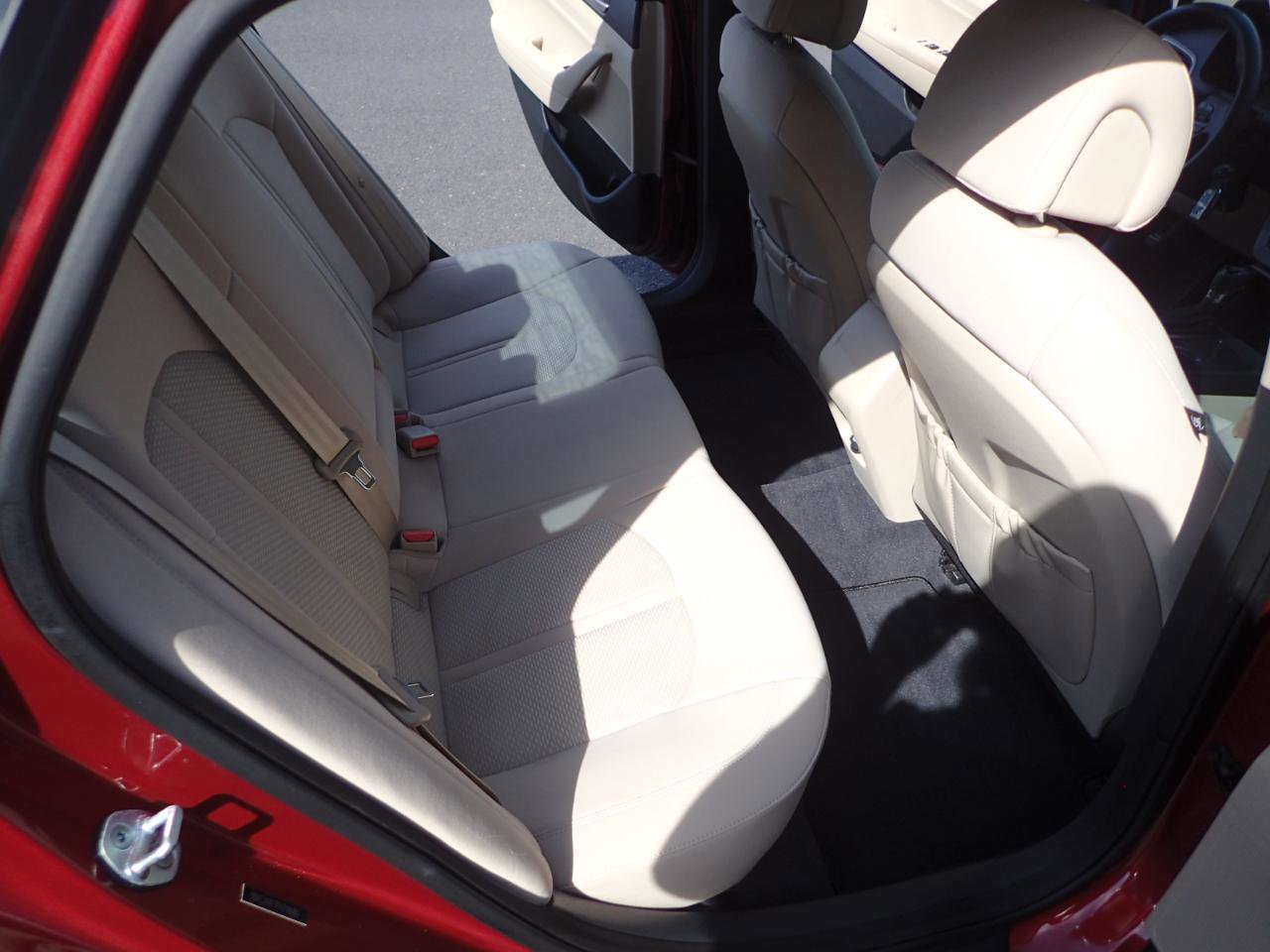 Used 2015 Hyundai Sonata SE w/ Option Group 09 FWD image 11