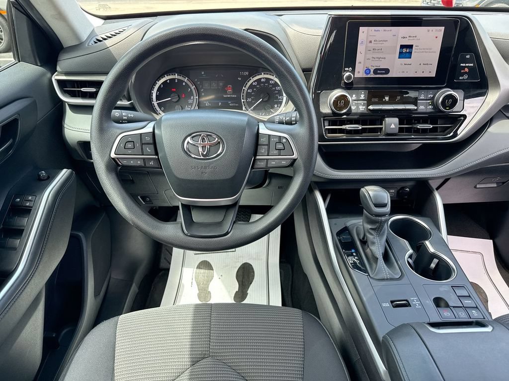 Used 2023 Toyota Highlander L FWD image 14
