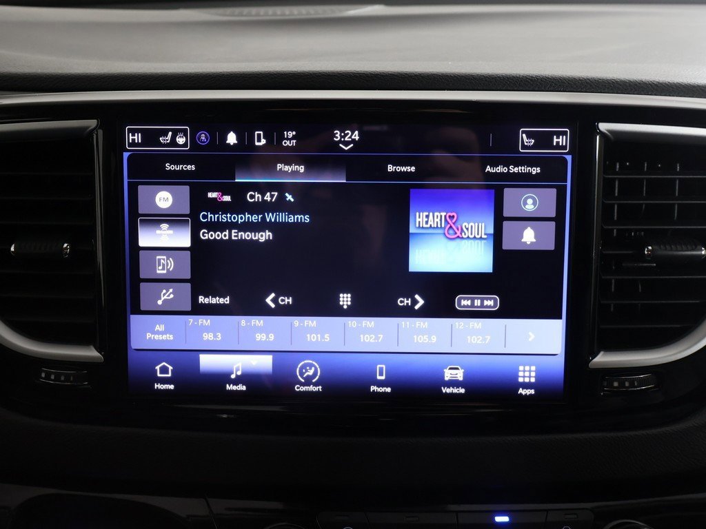 Used 2024 Chrysler Pacifica Touring-L image 42