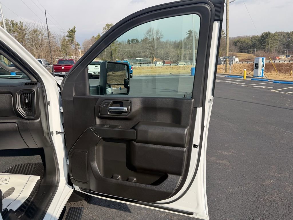 Used 2025 Chevrolet Silverado 2500 Custom w/ Custom Value Package image 39