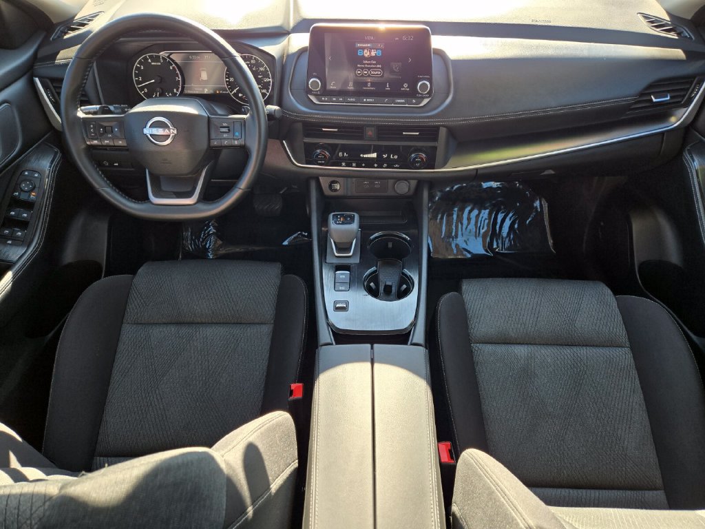 Certified 2025 Nissan Rogue SV FWD image 15
