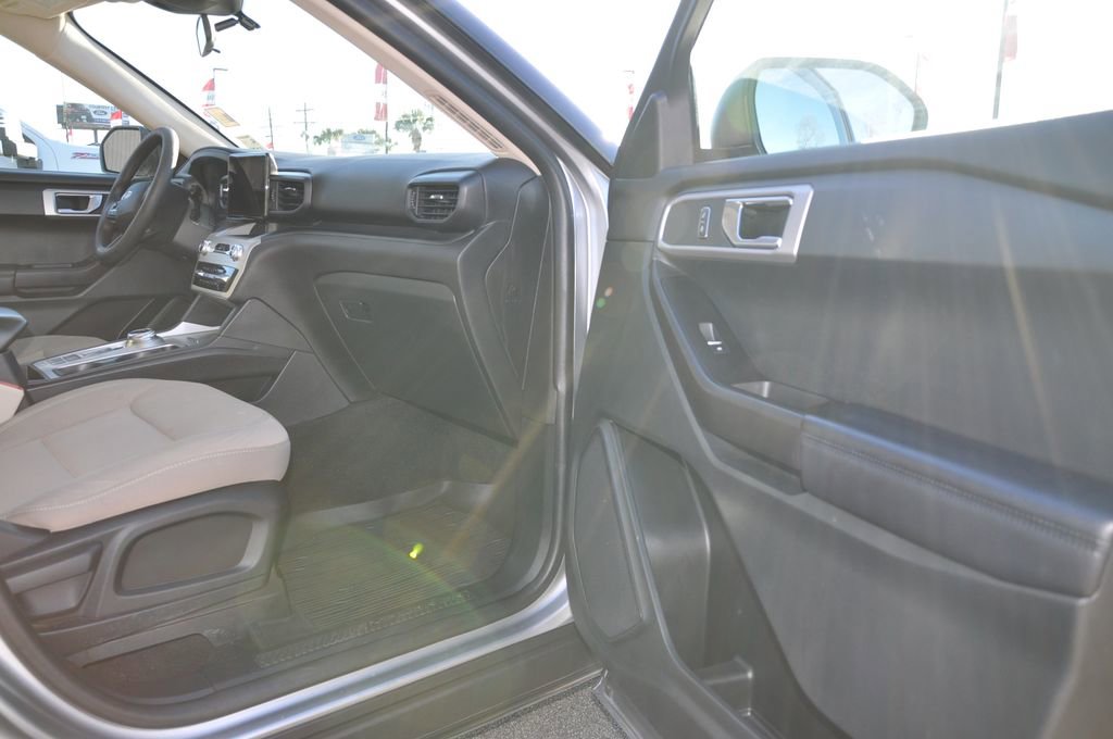 Used 2021 Ford Explorer Base image 17