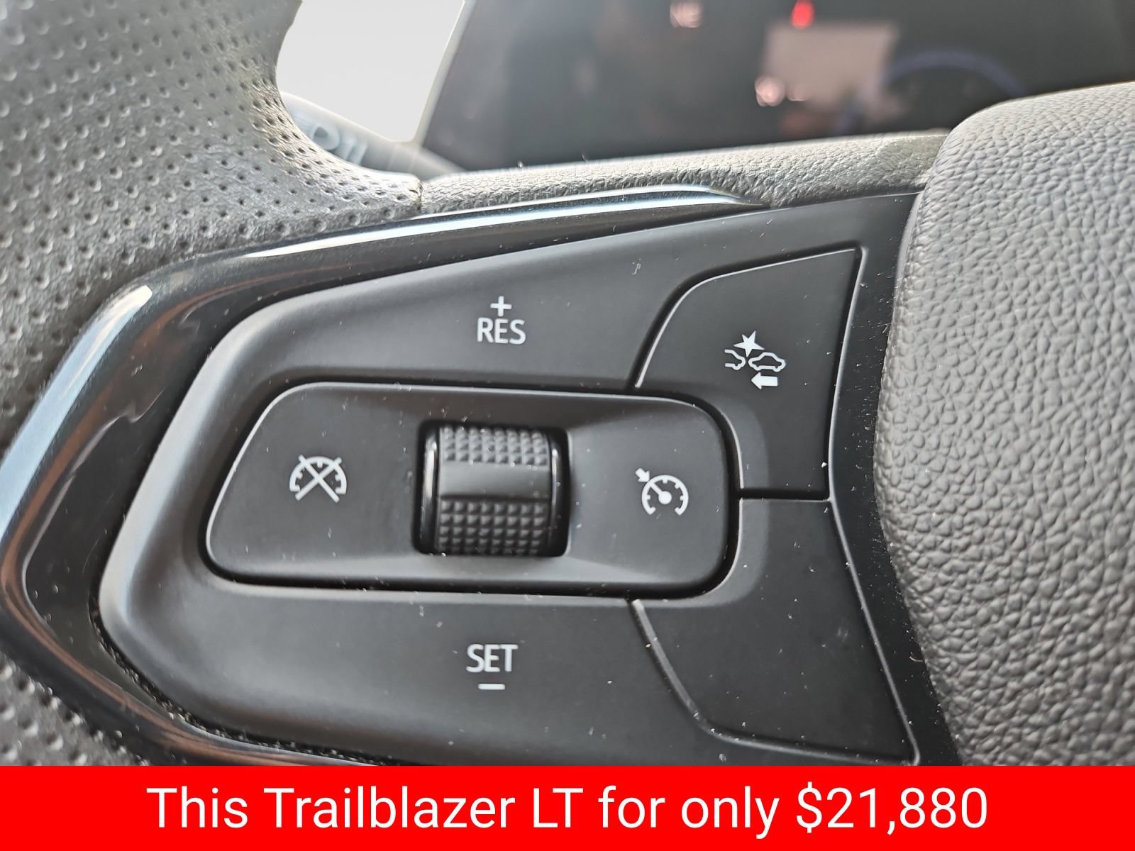 Used 2025 Chevrolet TrailBlazer LT AWD/4WD image 30