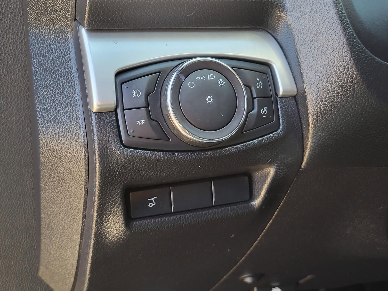 Used 2017 Ford Explorer XLT w/ Equipment Group 202A image 22