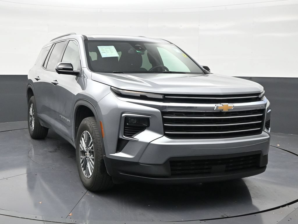 Used 2024 Chevrolet Traverse LT FWD image 7