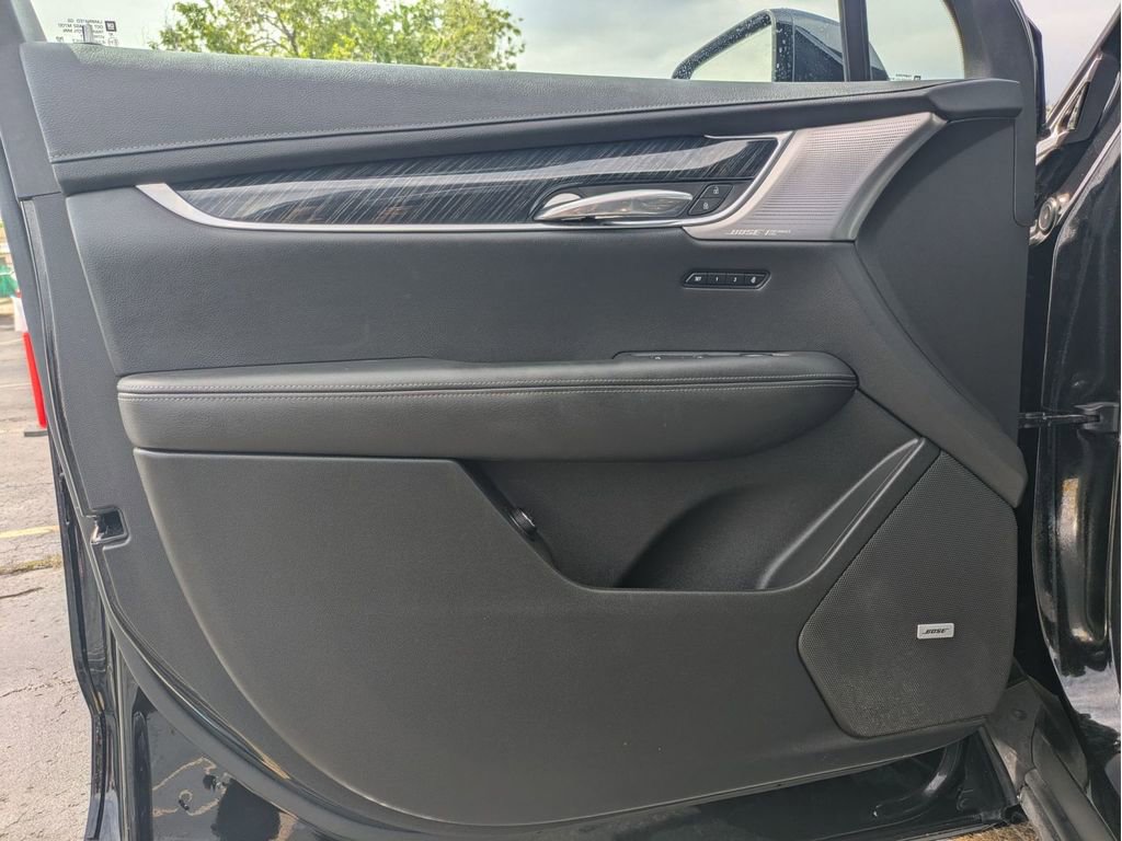 Used 2022 Cadillac XT6 Premium Luxury AWD/4WD image 9