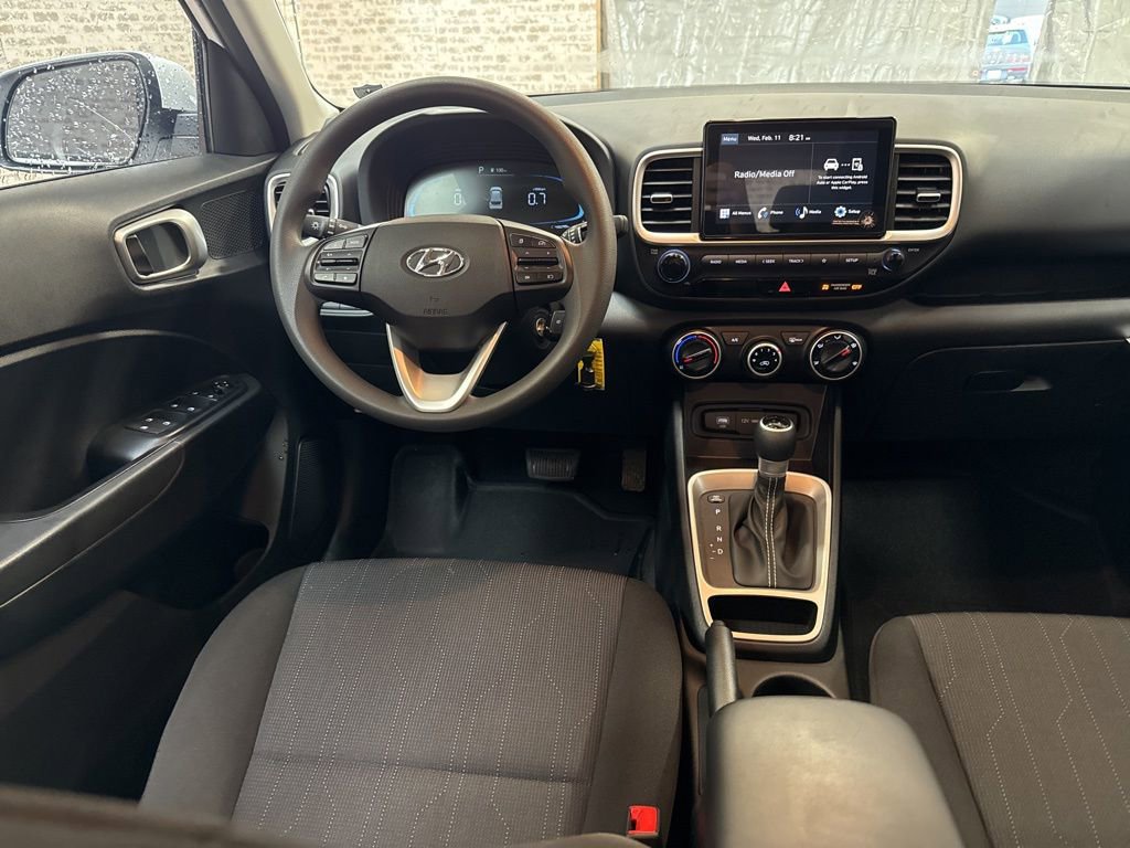 Used 2025 Hyundai Venue SE image 15