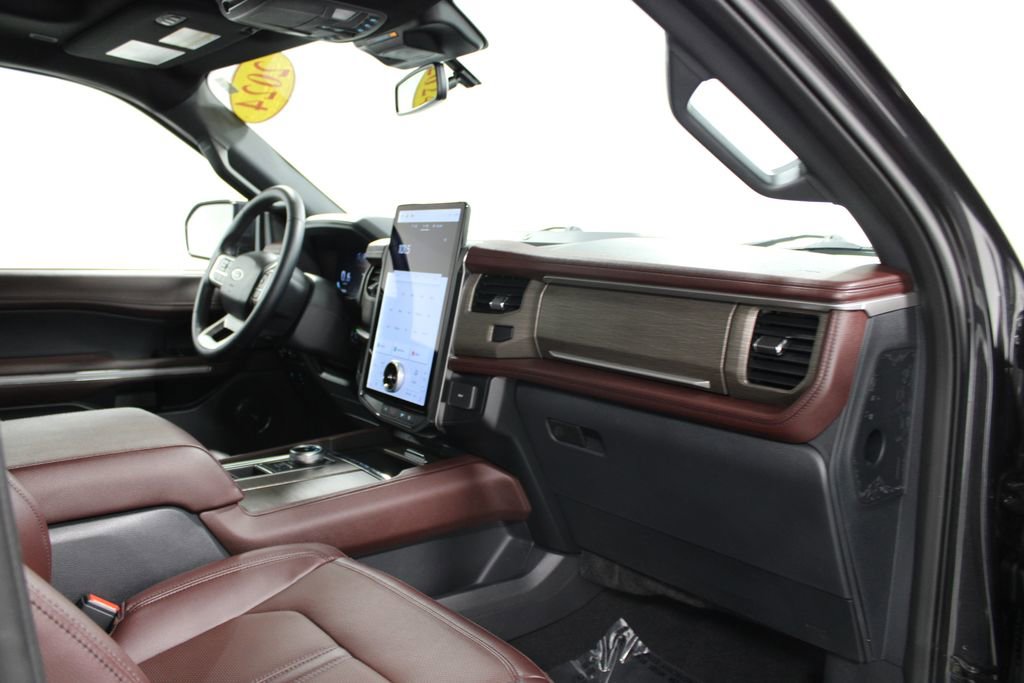 Used 2024 Ford Expedition Limited image 29