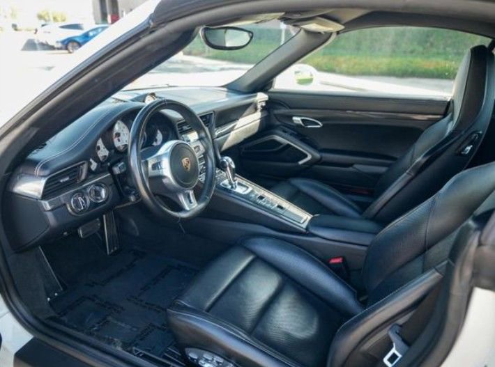 Used 2016 Porsche 911 Turbo S image 2