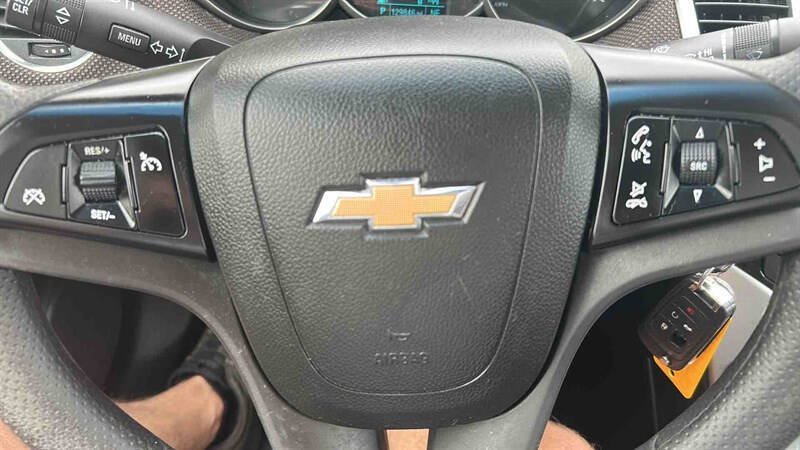 Used 2016 Chevrolet Cruze LT FWD image 19