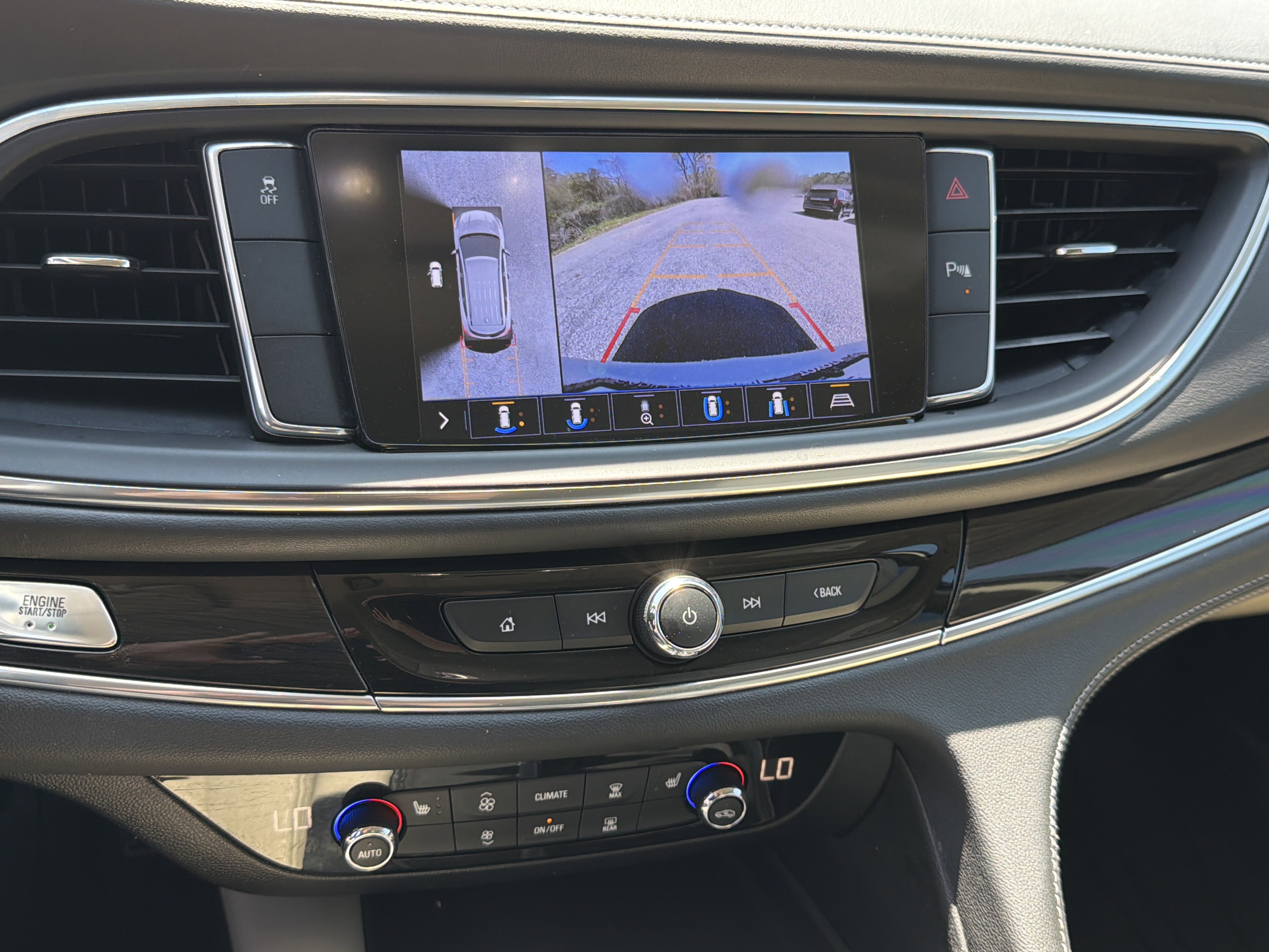 Used 2020 Buick Enclave Essence w/ Sound and Sites Package image 30