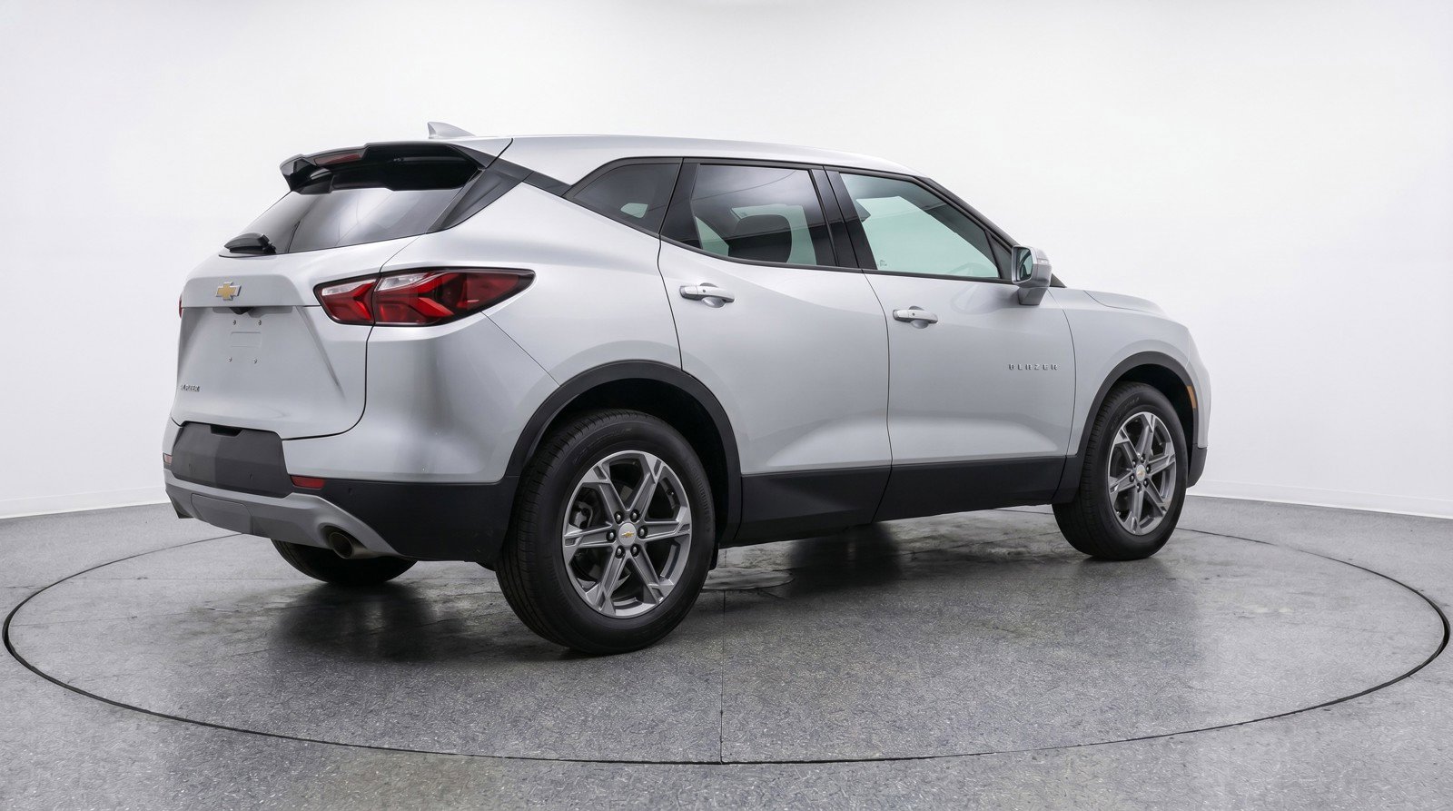 Used 2025 Chevrolet Blazer LT FWD image 9