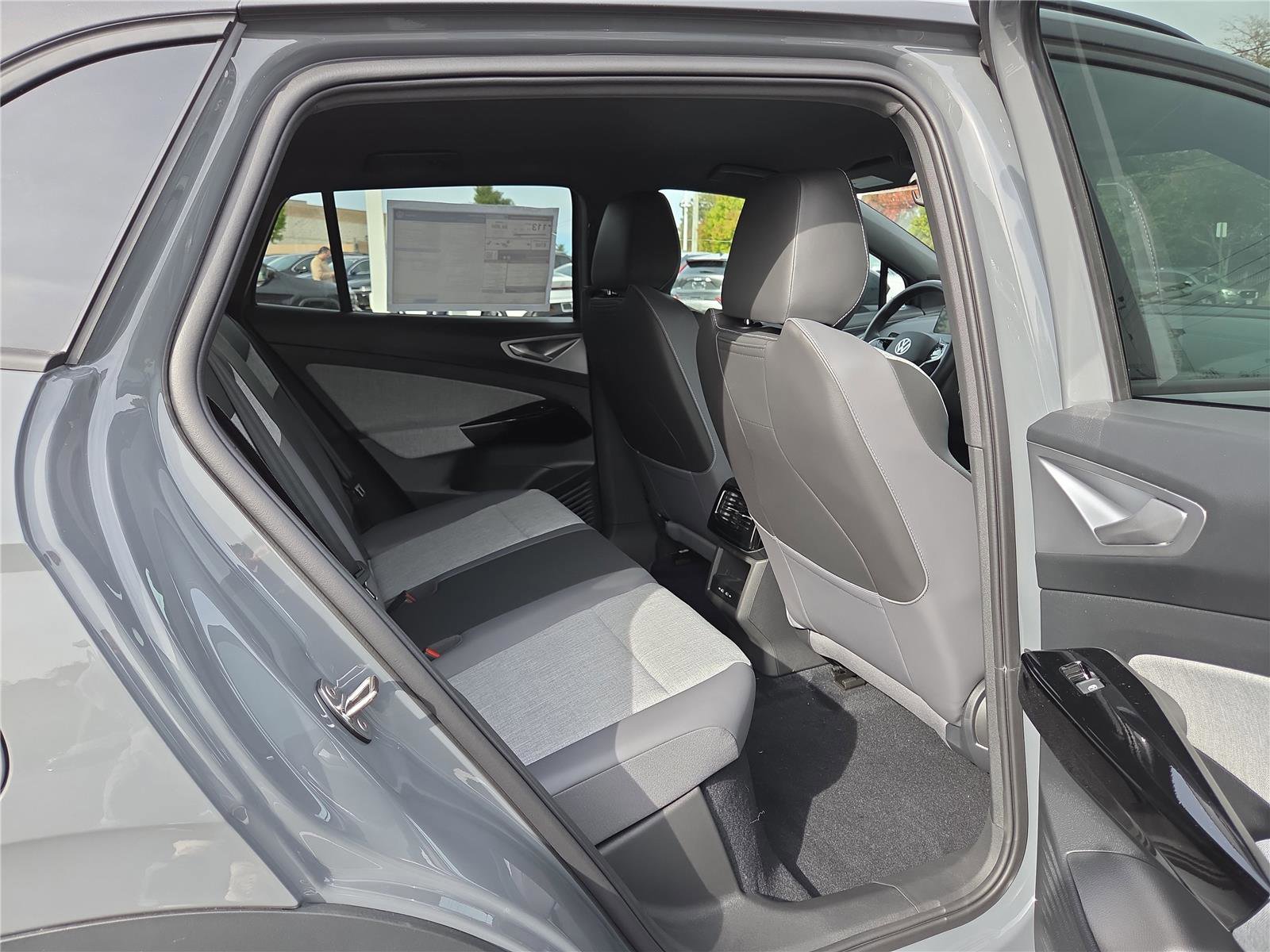 New 2025 Volkswagen ID.4 Pro image 32