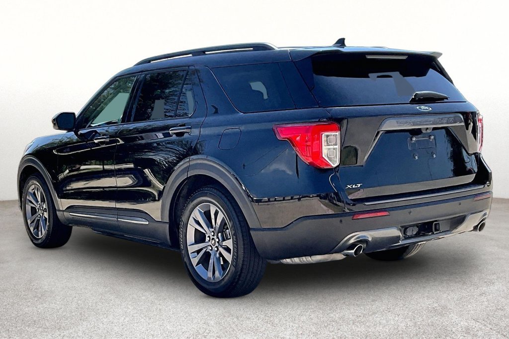 Used 2024 Ford Explorer XLT w/ Equipment Group 202A RWD image 14