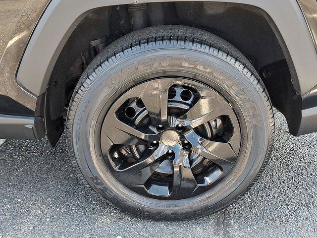 Certified 2021 Toyota RAV4 LE AWD/4WD image 5
