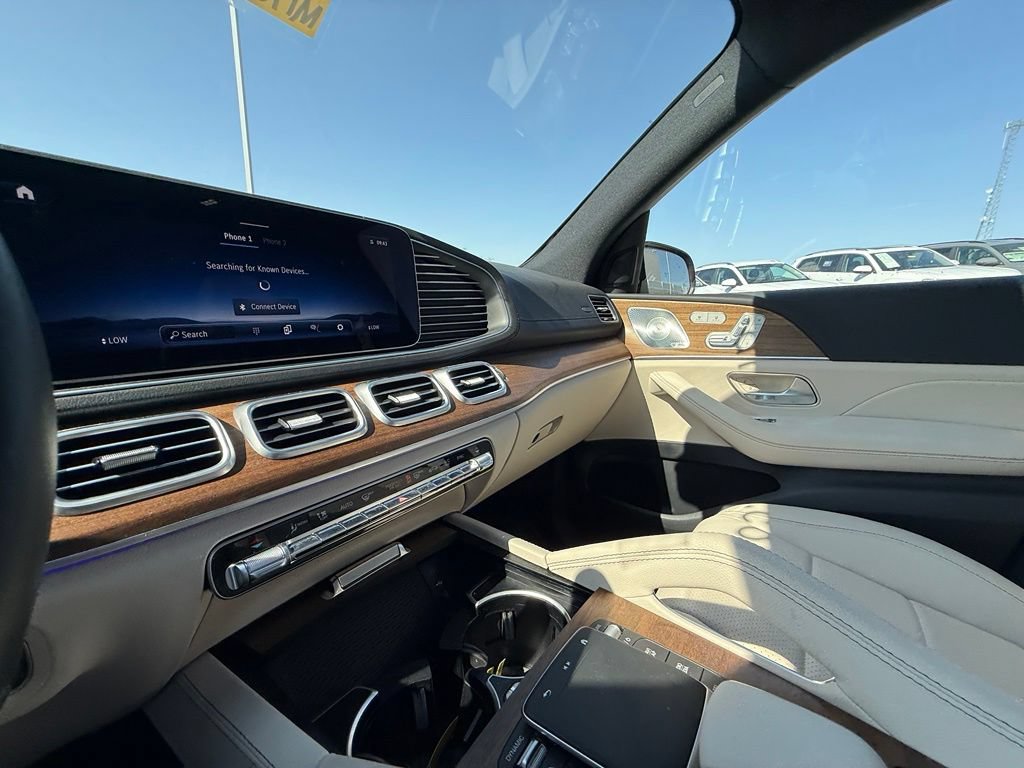 Used 2025 Mercedes-Benz GLS 450 4MATIC image 13