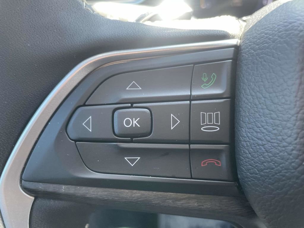 Certified 2025 Jeep Grand Cherokee Limited w/ Luxury Tech Group II image 32