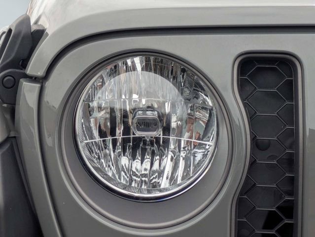 Used 2023 Jeep Gladiator Rubicon w/ Trailer Tow Package AWD/4WD image 8