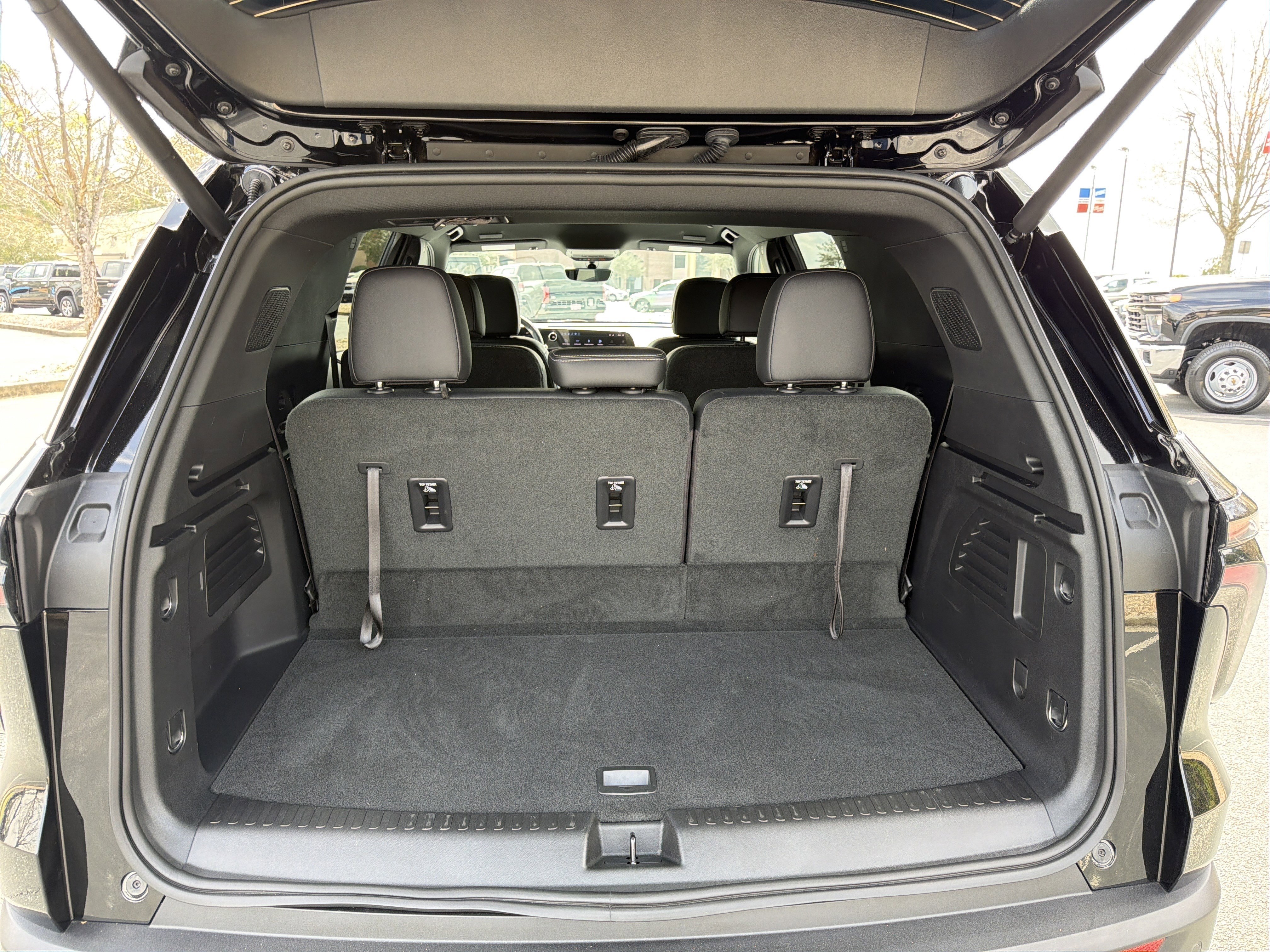 Used 2026 Chevrolet Traverse LT w/ Midnight/Sport Edition image 17