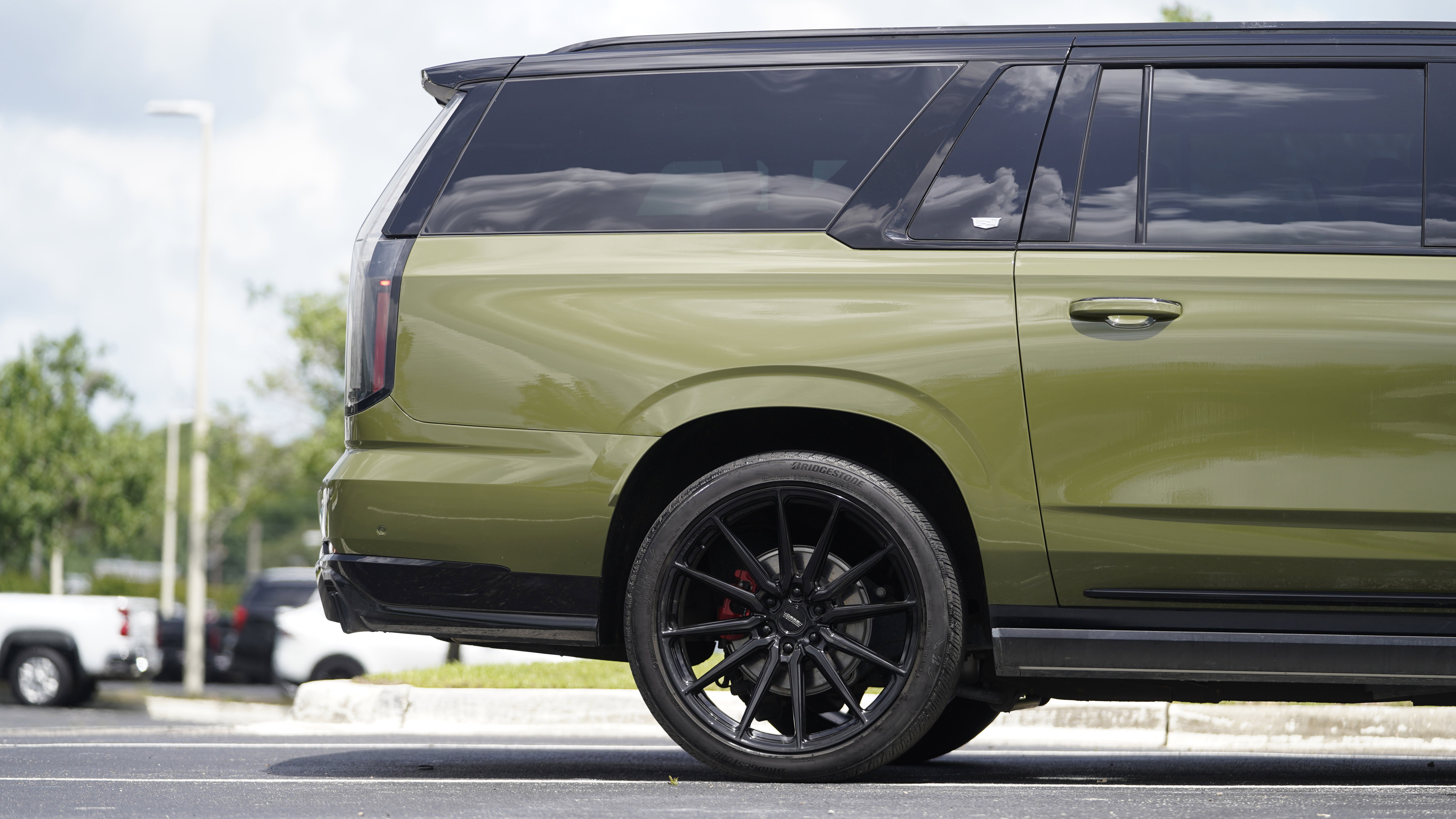 Used 2025 Cadillac Escalade ESV V AWD/4WD image 5