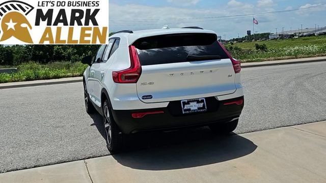 Used 2023 Volvo XC40 B4 Ultimate FWD image 7