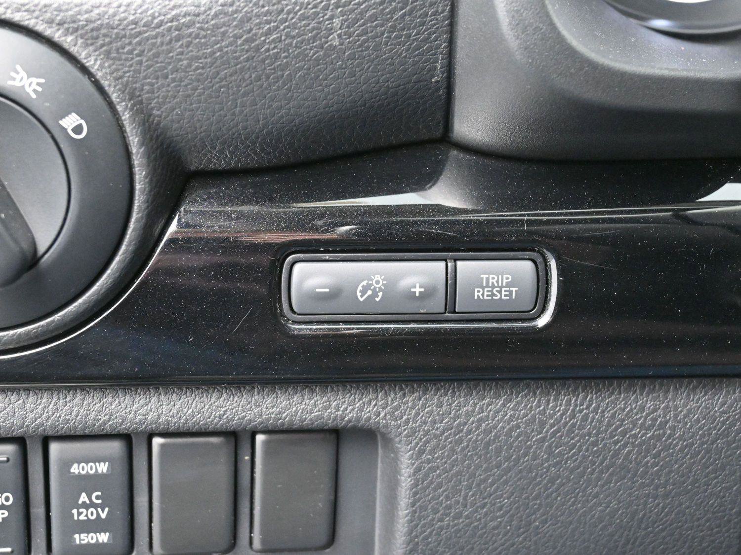 Used 2020 Nissan Titan SV w/ SV Convenience Package image 29