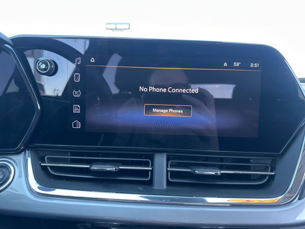 Used 2025 Chevrolet Trax LT FWD image 32