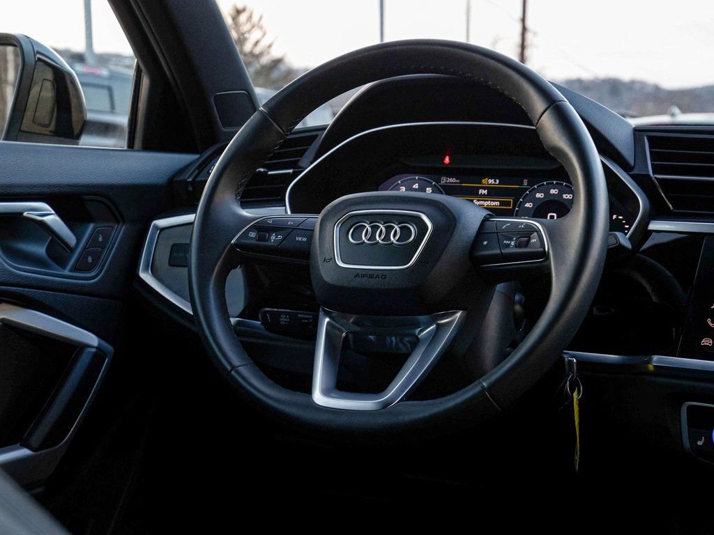 Used 2025 Audi Q3 2.0T Premium image 24