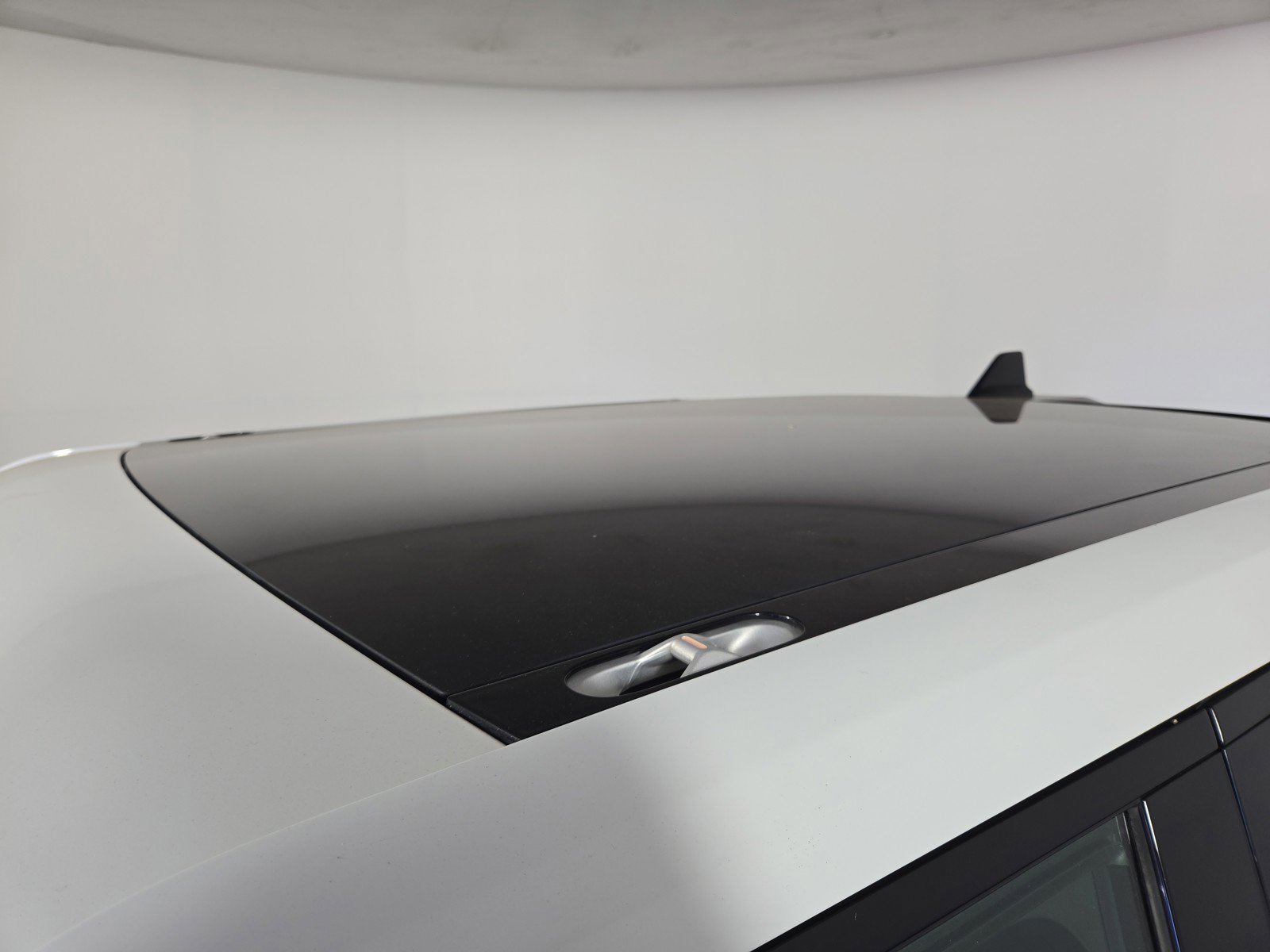 Used 2022 Rivian R1T Adventure image 13