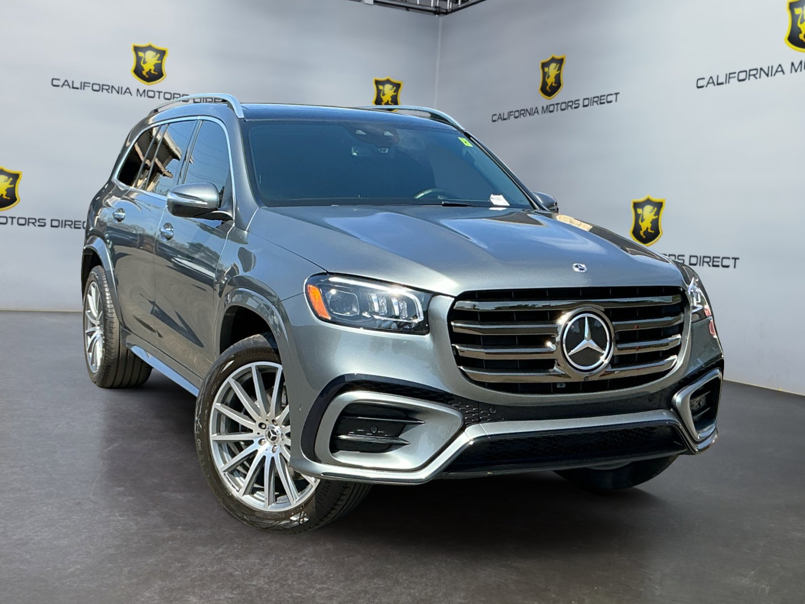 Used 2025 Mercedes-Benz GLS 450 4MATIC image 3