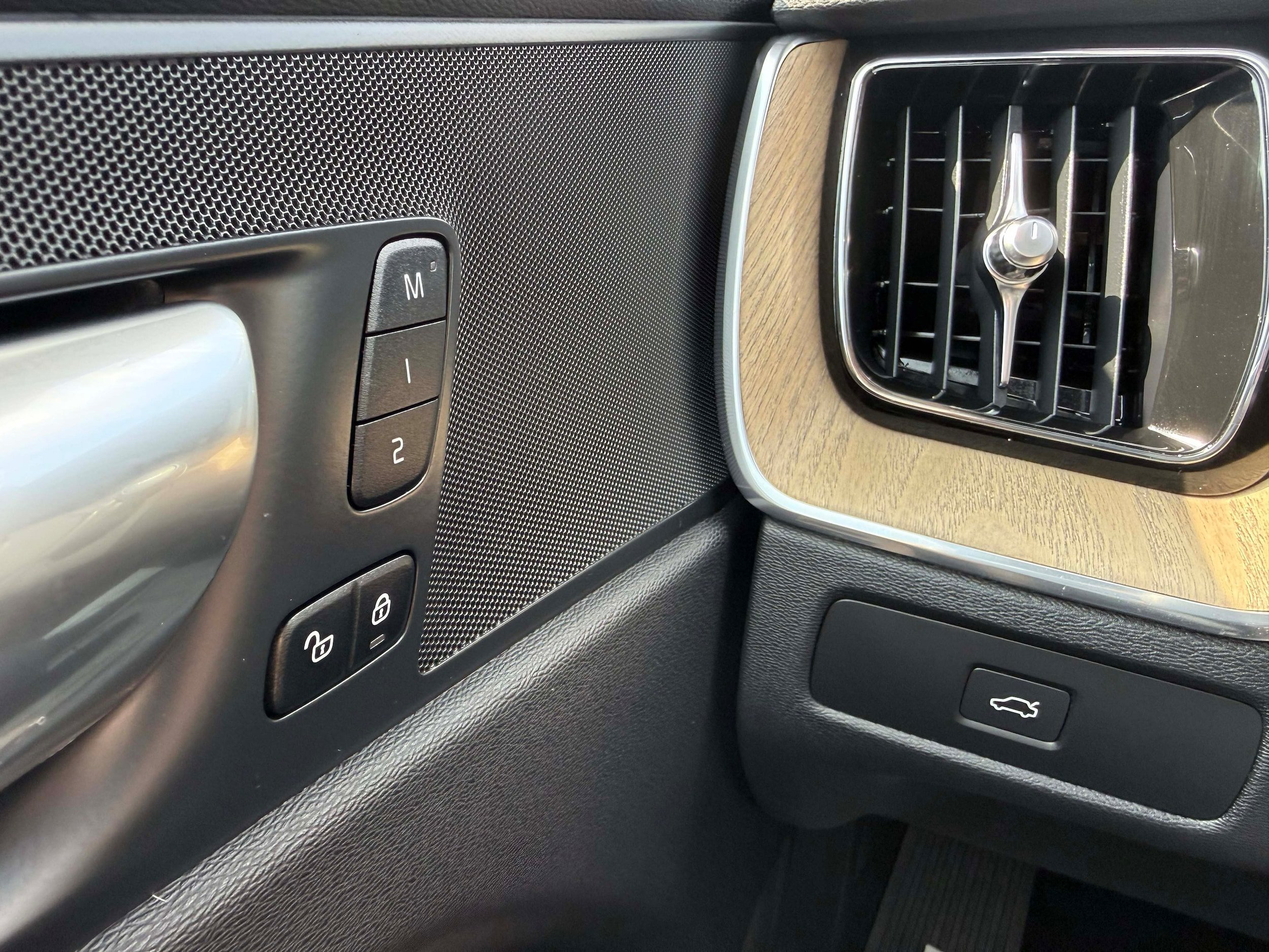 Certified 2026 Volvo XC60 B5 Plus AWD/4WD image 20