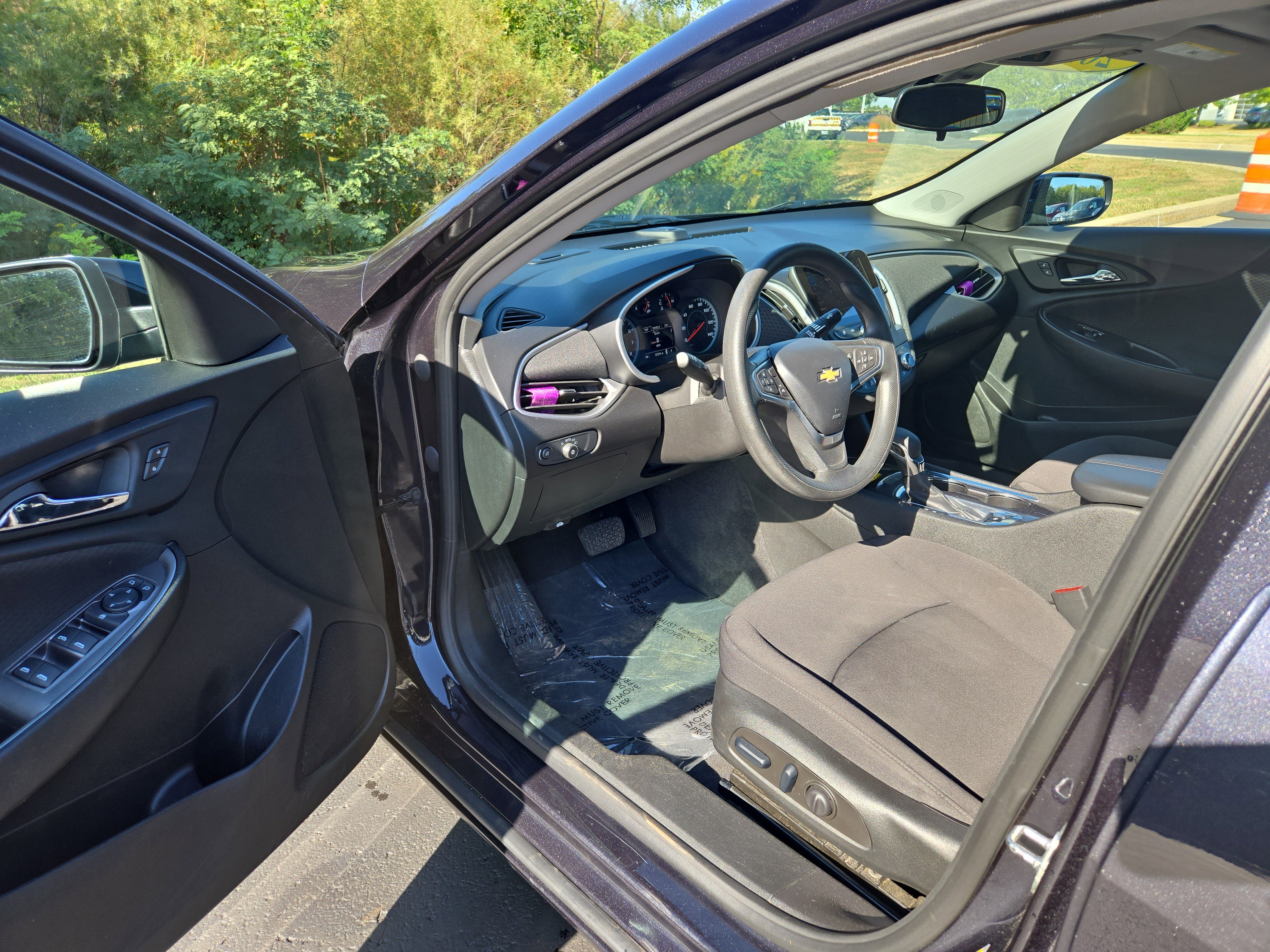 Used 2023 Chevrolet Malibu LT image 11