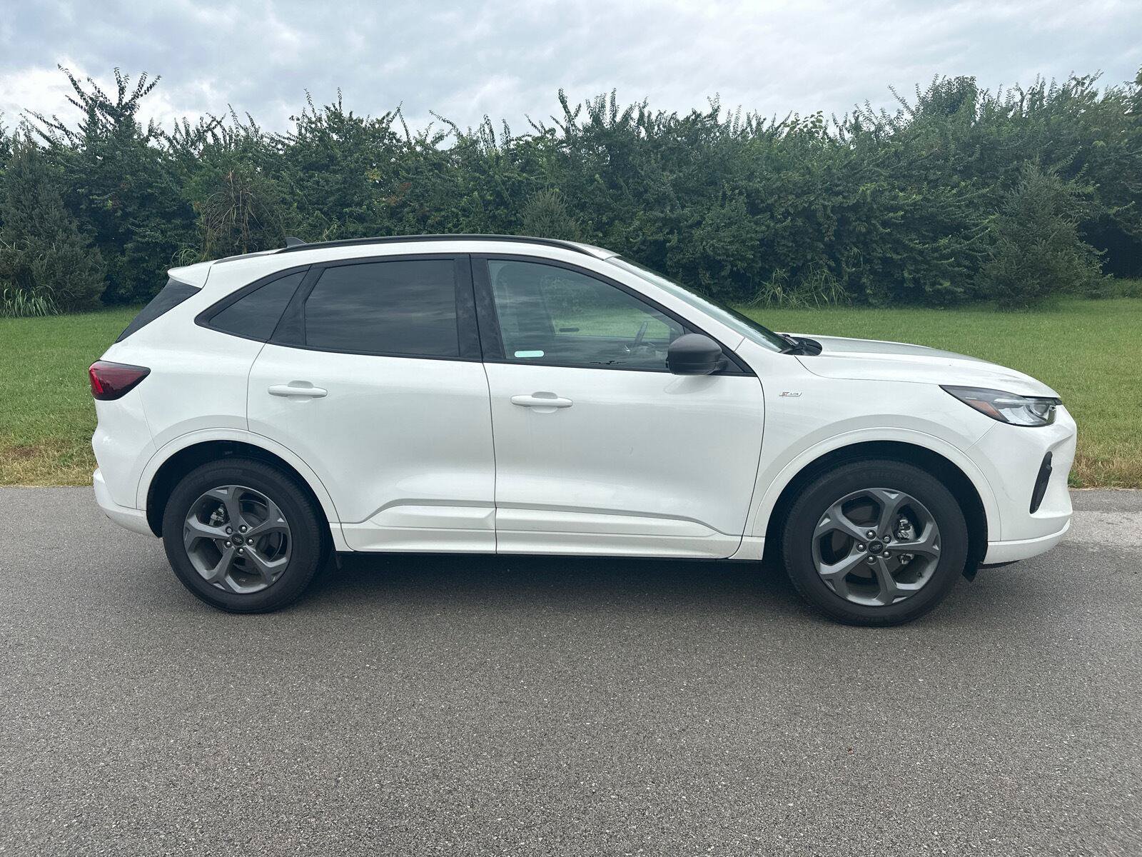 Used 2024 Ford Escape ST-Line w/ Tech Pack #1 AWD/4WD image 7