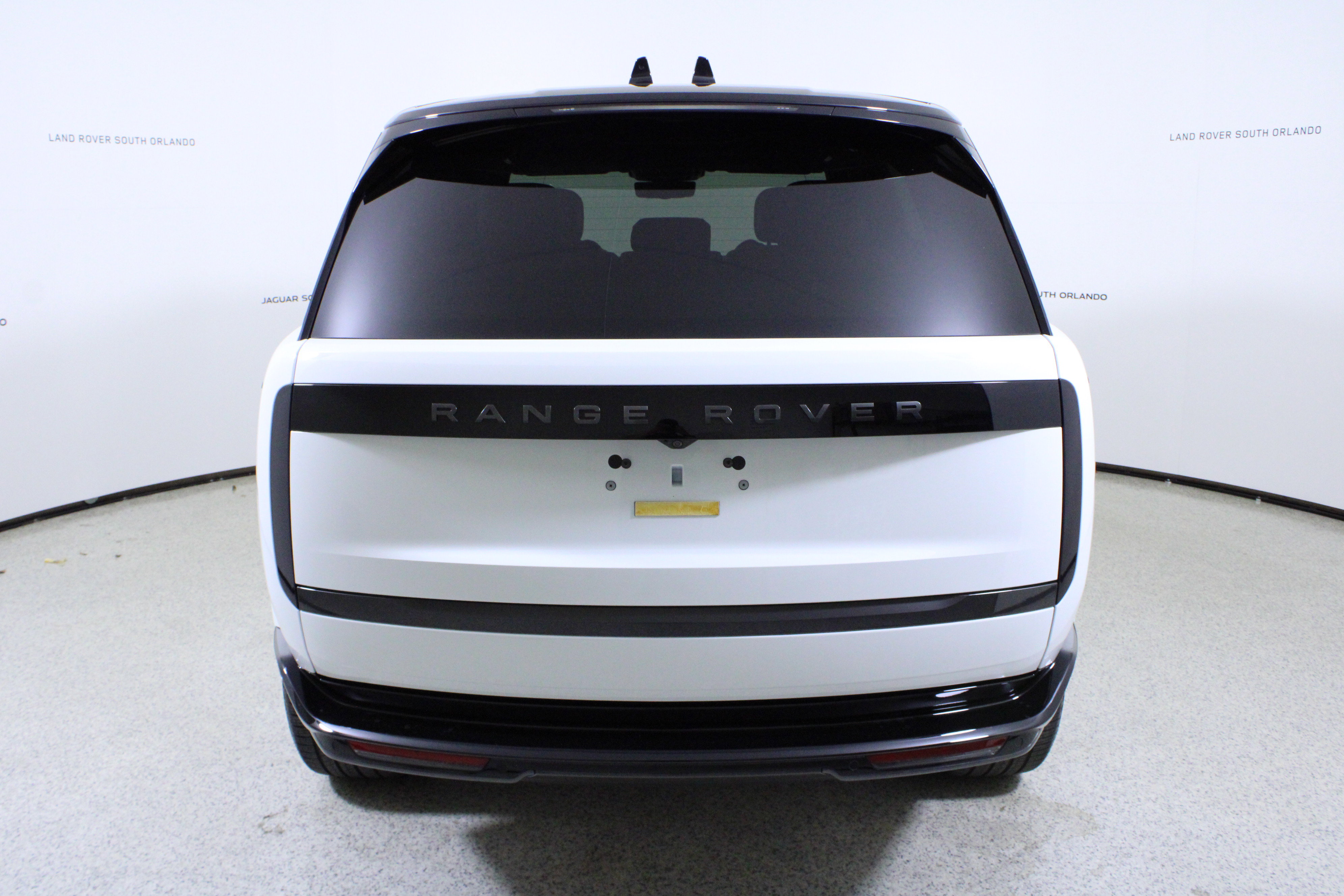 Used 2024 Land Rover Range Rover SE image 6