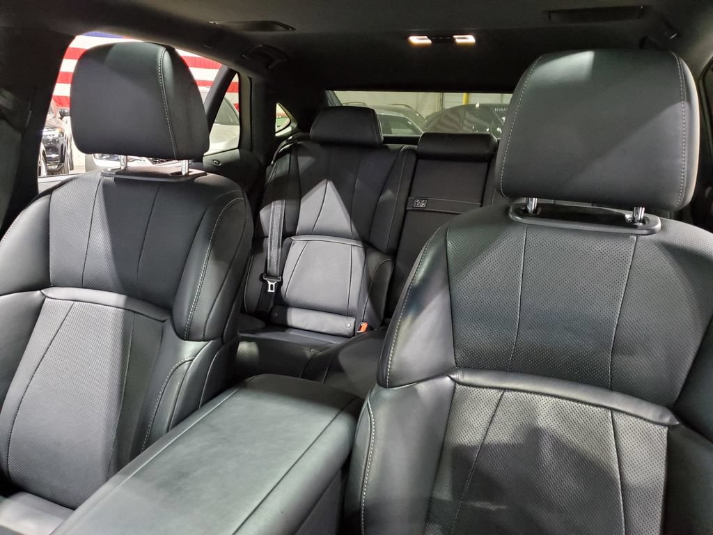 Used 2020 Lexus LS 500 w/ Accessory Package (Z2) RWD image 40