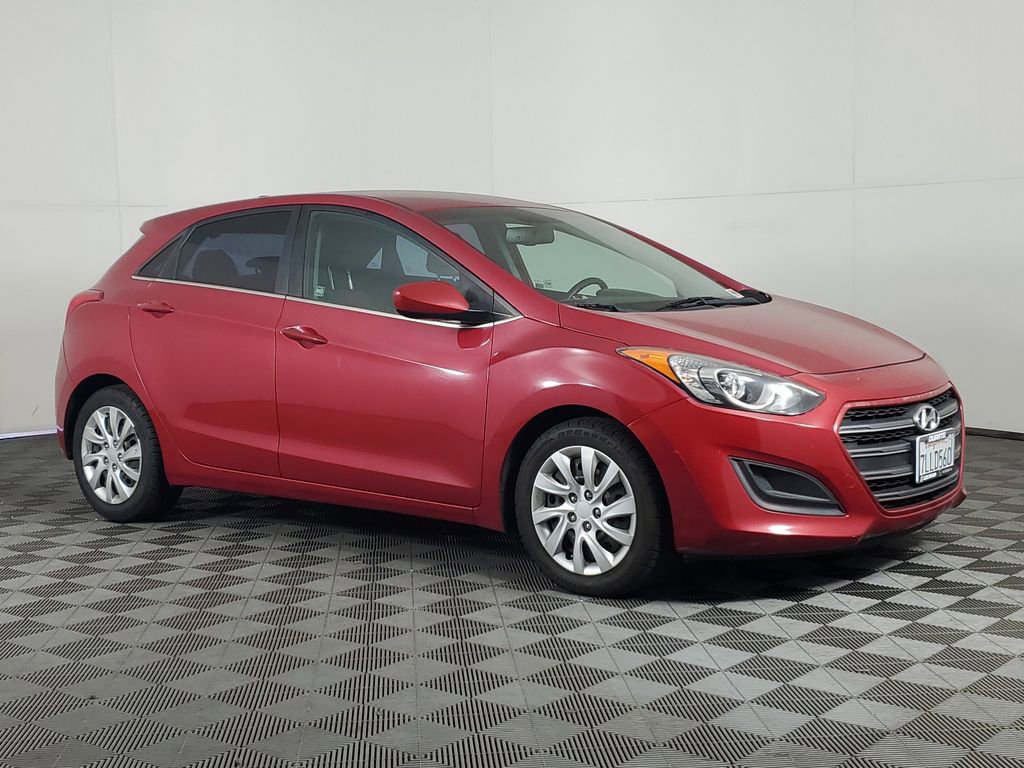 Used 2016 Hyundai Elantra GT FWD image 2