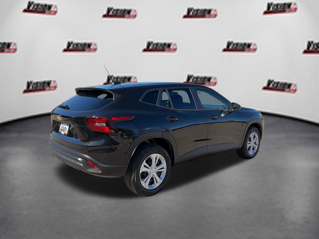 Used 2026 Chevrolet Trax LS FWD image 5