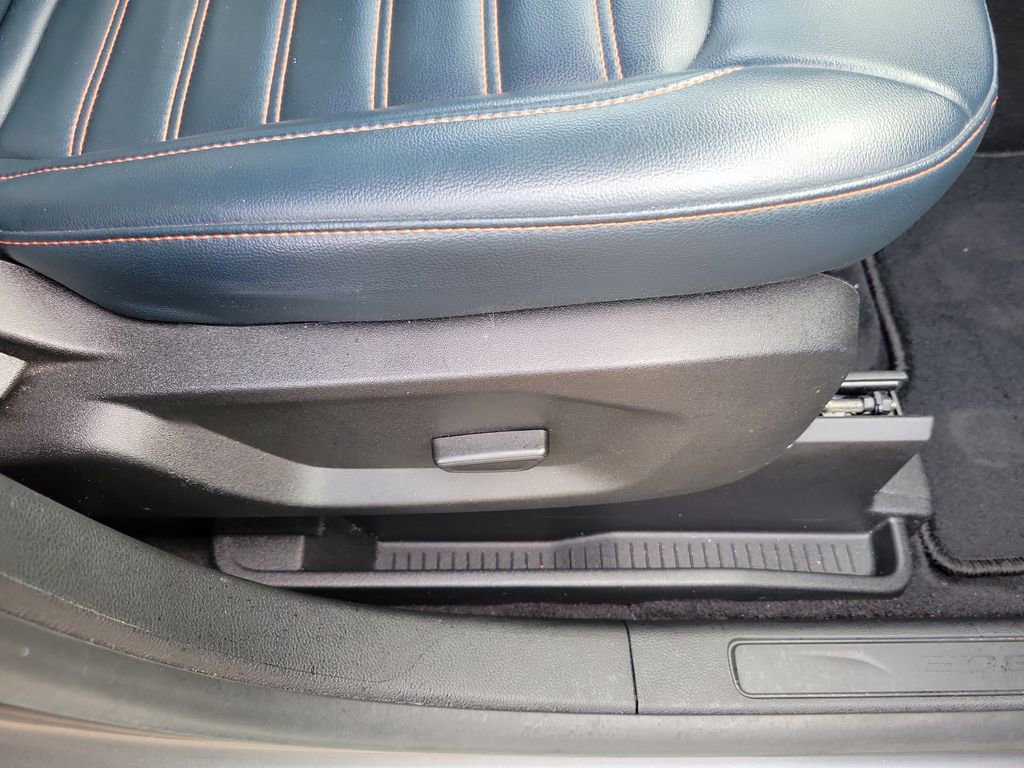 Used 2023 Ford Edge SEL w/ Sport Appearance Package image 37