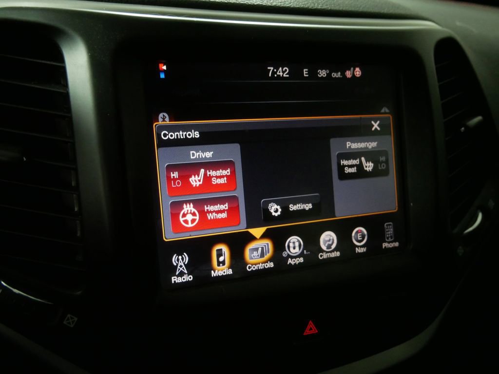 Used 2016 Jeep Cherokee Trailhawk w/ Cold Weather Group image 22