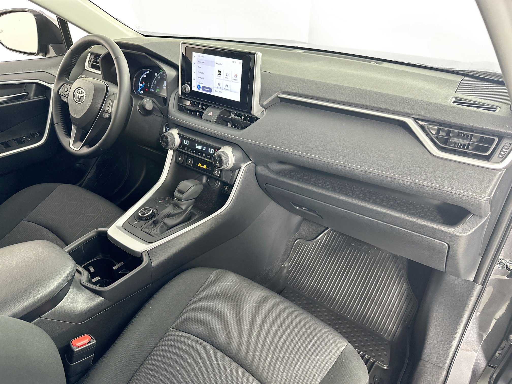 Used 2025 Toyota RAV4 XLE w/ Convenience Package AWD/4WD image 28