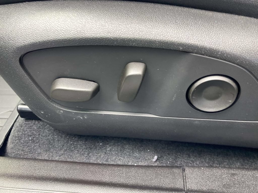 New 2026 Chevrolet Equinox EV LT AWD/4WD image 18