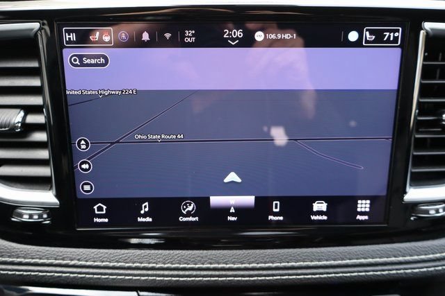 Used 2025 Chrysler Pacifica Limited FWD image 7
