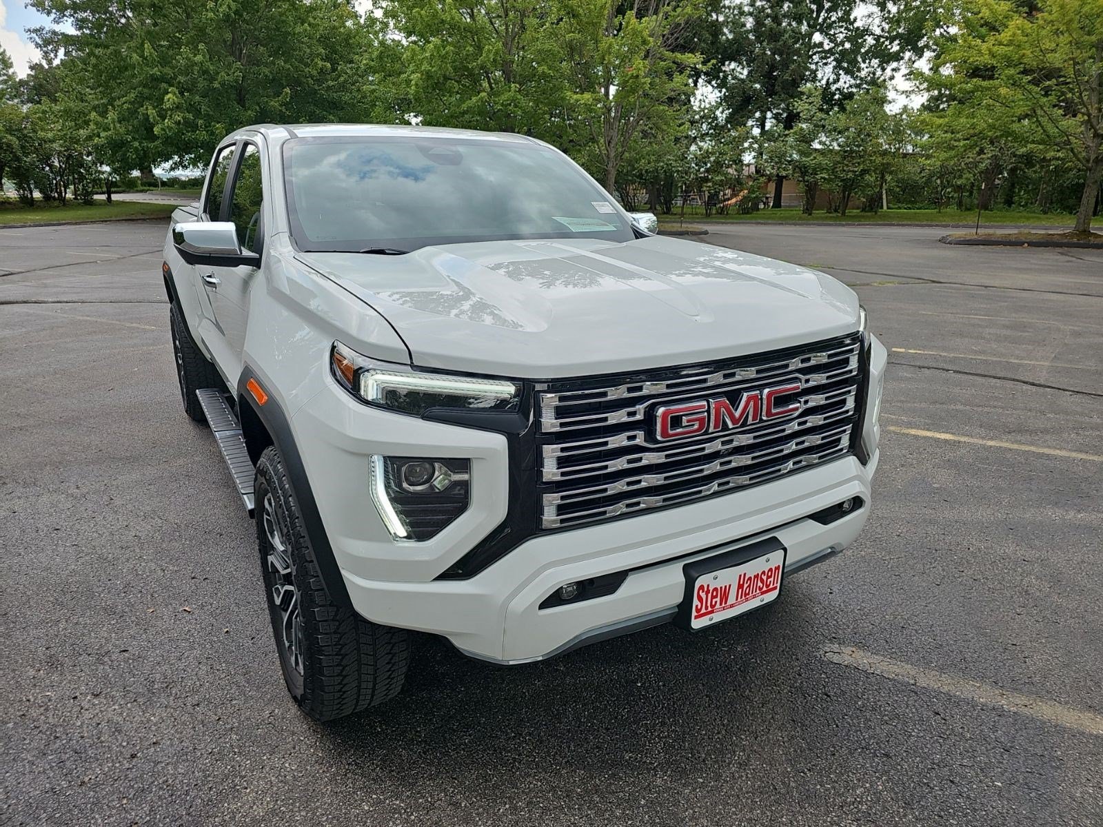Used 2025 GMC Canyon Denali AWD/4WD image 8
