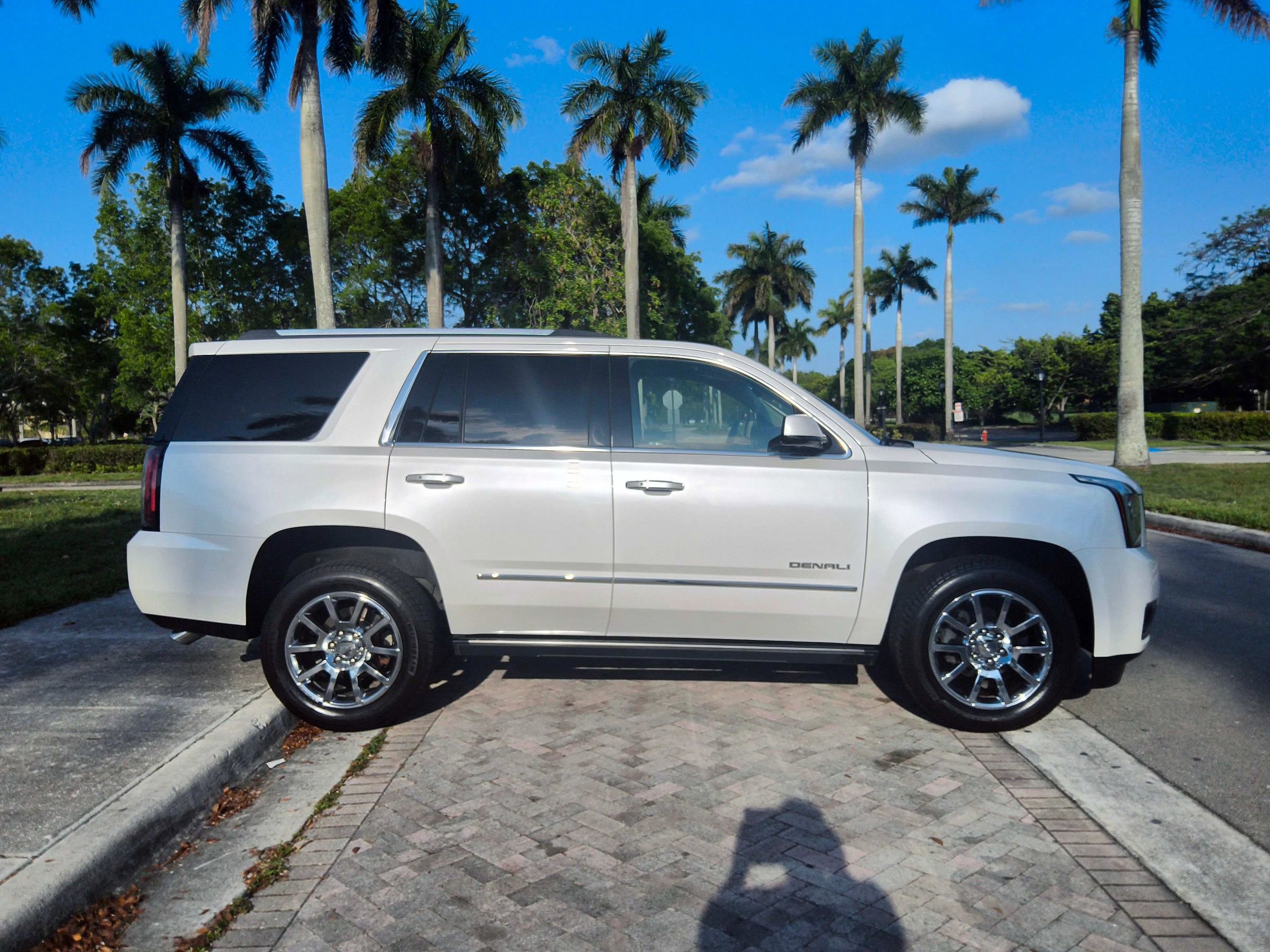 Used 2018 GMC Yukon Denali w/ Enhanced Security Package AWD/4WD image 16