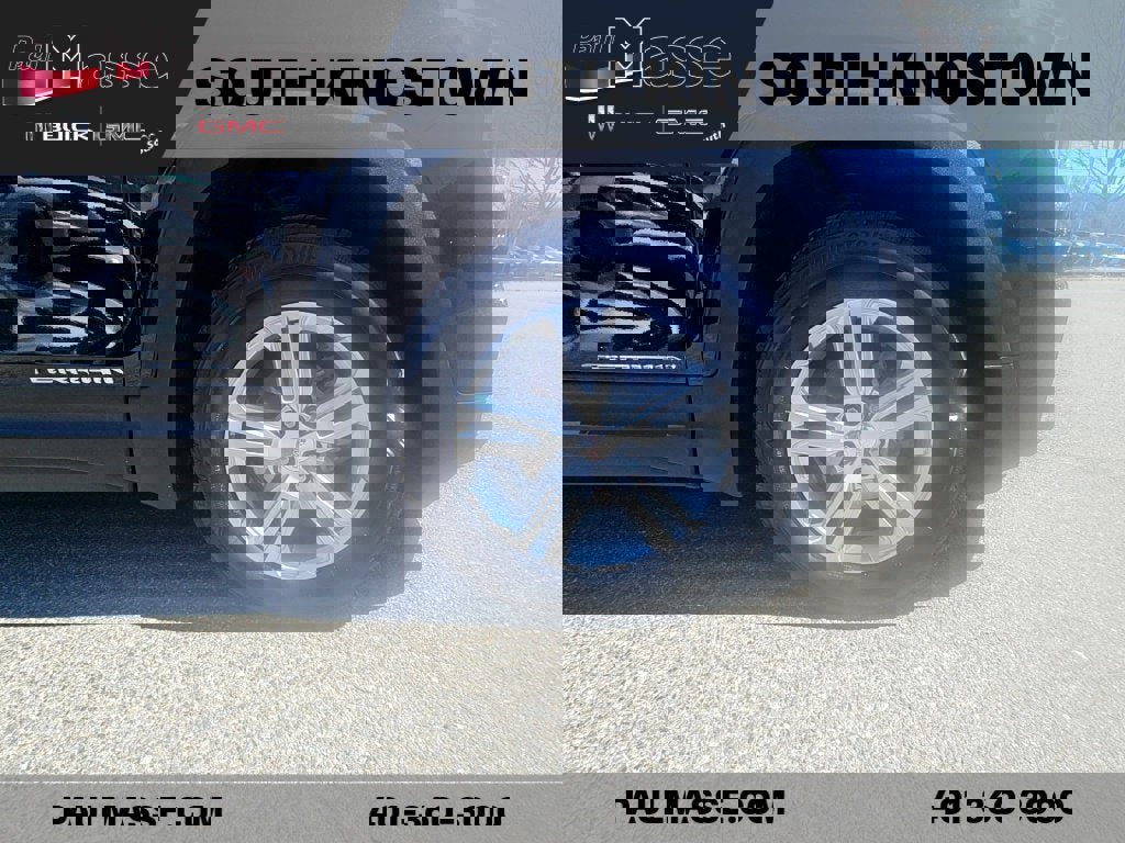 Used 2024 GMC Terrain SLE w/ Driver Convenience Package image 11