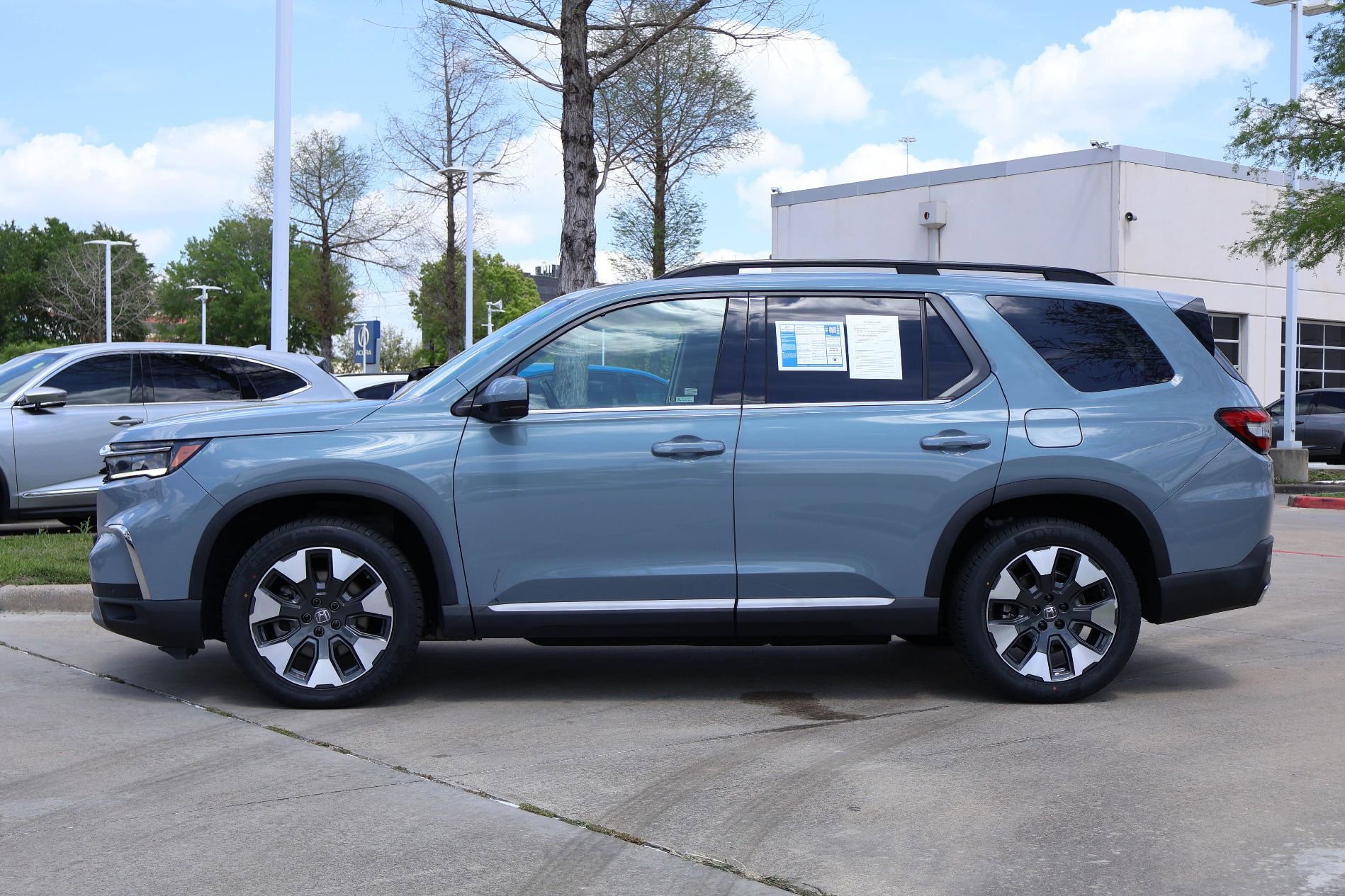 Used 2024 Honda Pilot Elite image 3