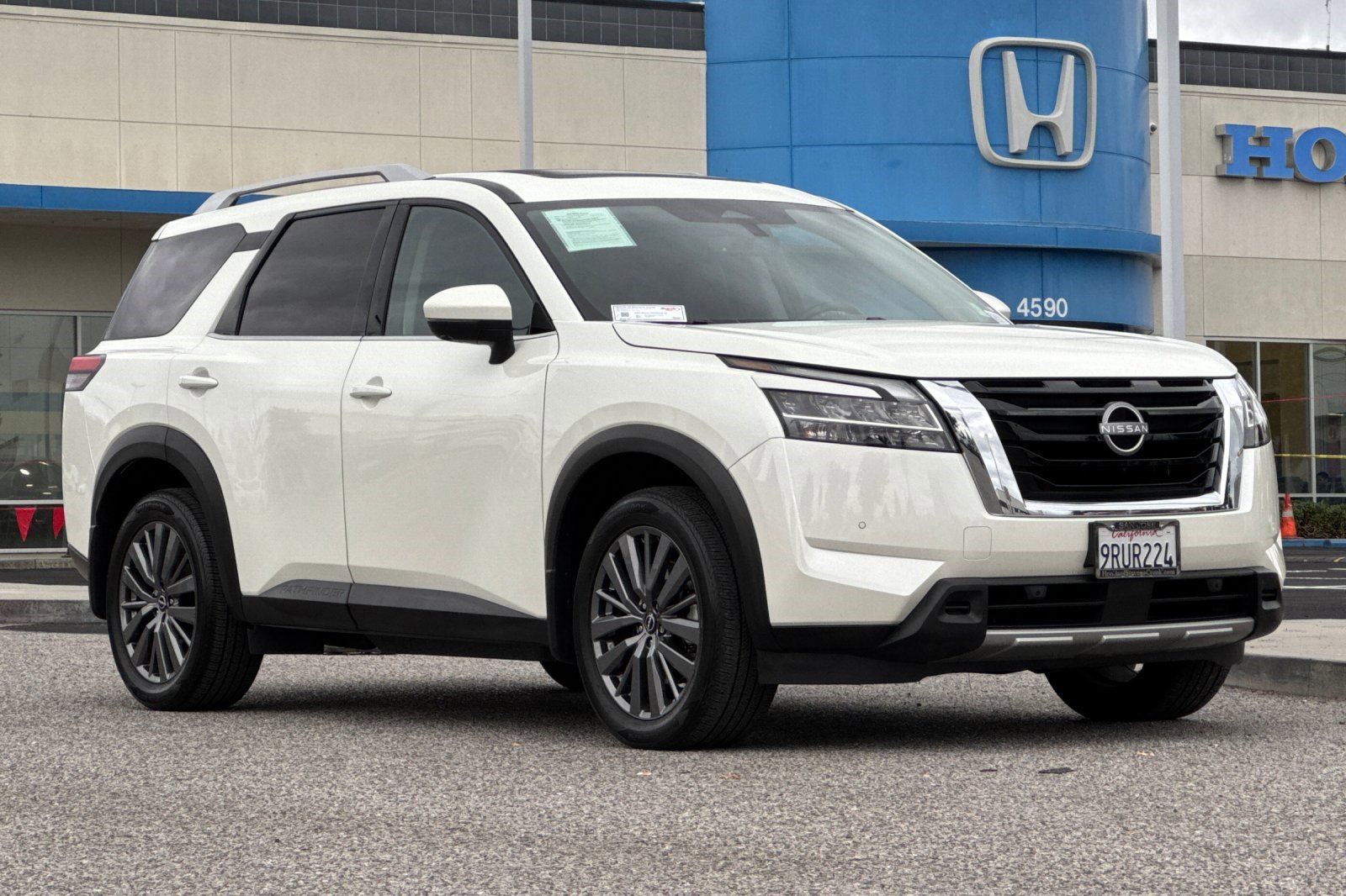 Used 2024 Nissan Pathfinder SL w/ SL Premium Package image 7